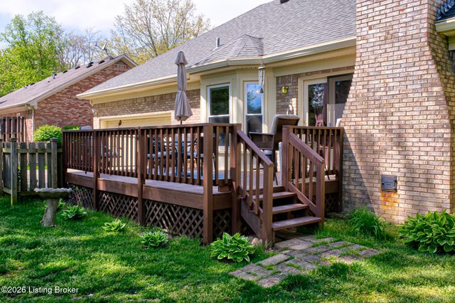 9804 Colonnades Pl, Jeffersontown, KY 40299