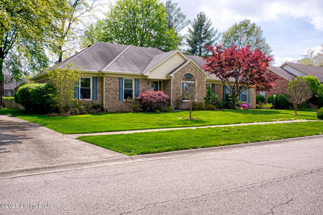 9804 Colonnades Pl, Jeffersontown, KY 40299