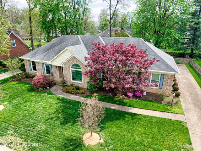 9804 Colonnades Pl, Jeffersontown, KY 40299
