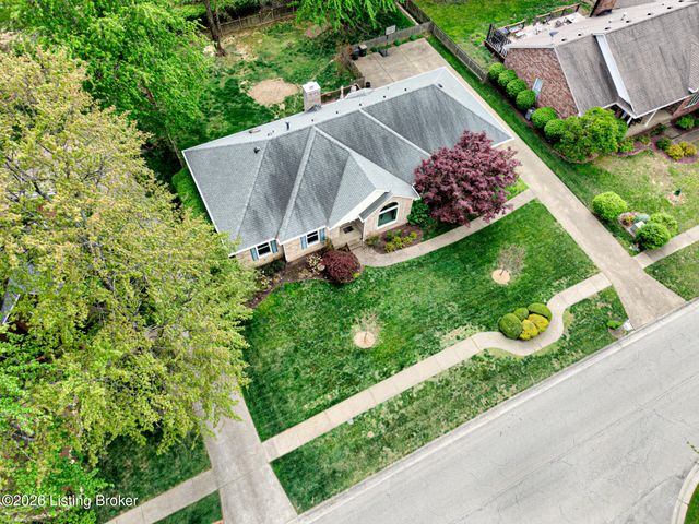 9804 Colonnades Pl, Jeffersontown, KY 40299