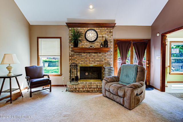 9804 Colonnades Pl, Jeffersontown, KY 40299