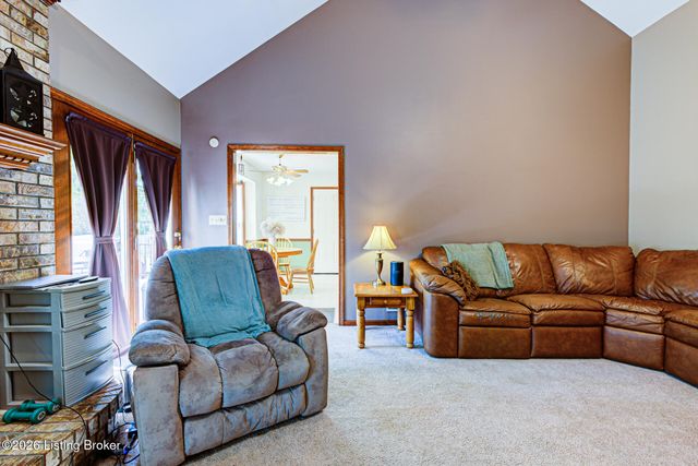 9804 Colonnades Pl, Jeffersontown, KY 40299