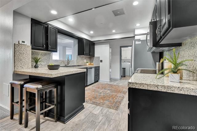 1900 E Girard Place 203, Englewood, CO 80113