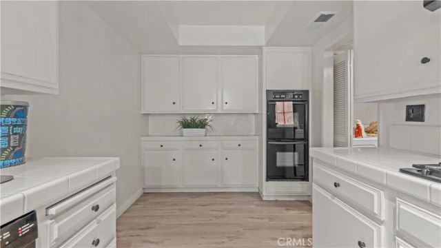 14521 Benefit St 102, Sherman Oaks, CA 91403