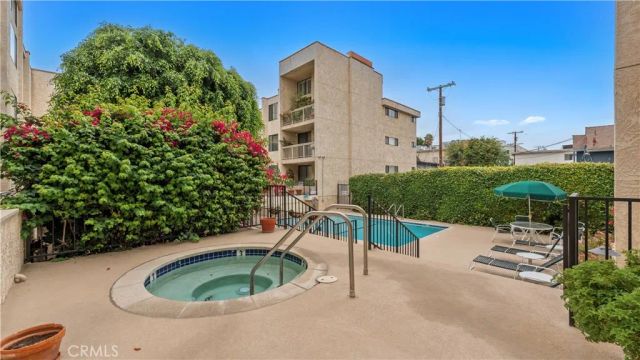 14521 Benefit St 102, Sherman Oaks, CA 91403