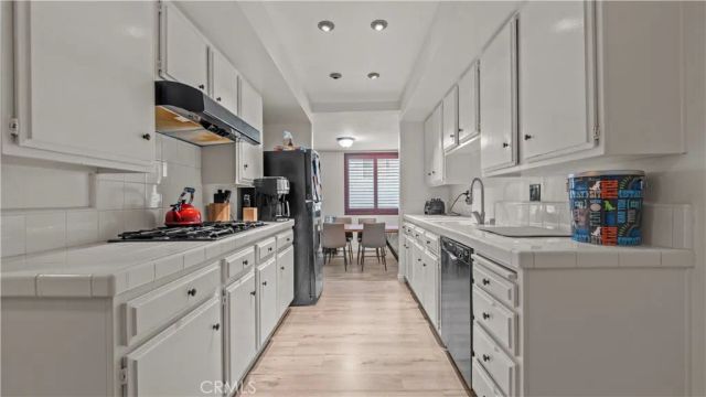 14521 Benefit St 102, Sherman Oaks, CA 91403