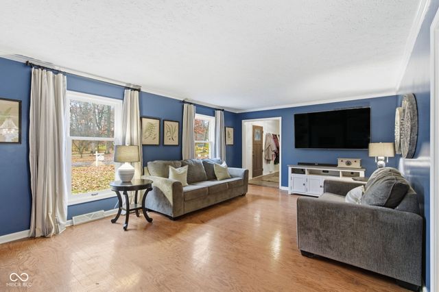 1113 Foxglove Court, Zionsville, IN 46077