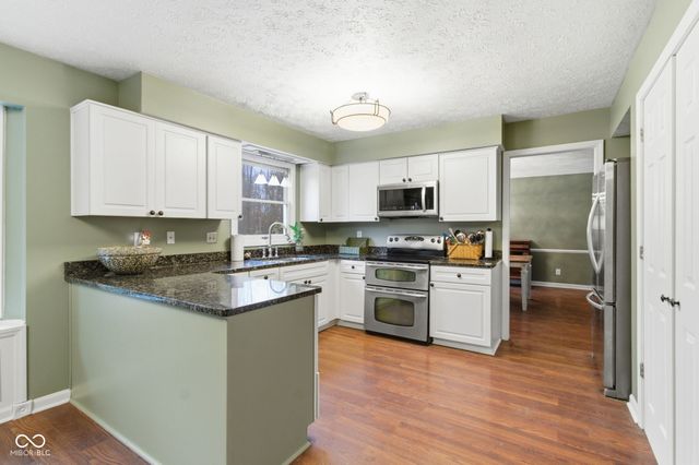 1113 Foxglove Court, Zionsville, IN 46077