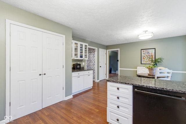 1113 Foxglove Court, Zionsville, IN 46077