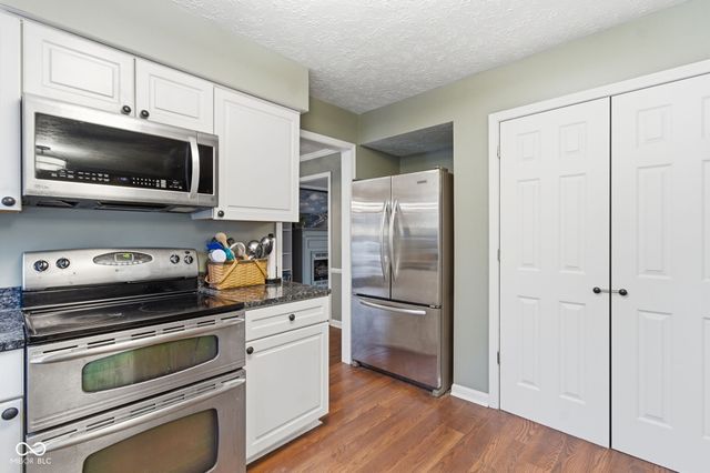 1113 Foxglove Court, Zionsville, IN 46077