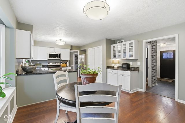 1113 Foxglove Court, Zionsville, IN 46077