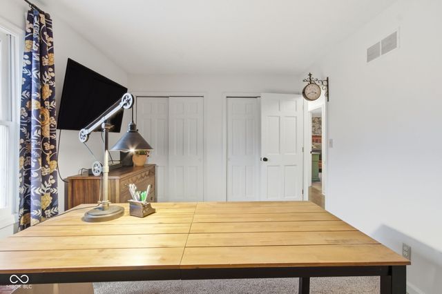 1113 Foxglove Court, Zionsville, IN 46077