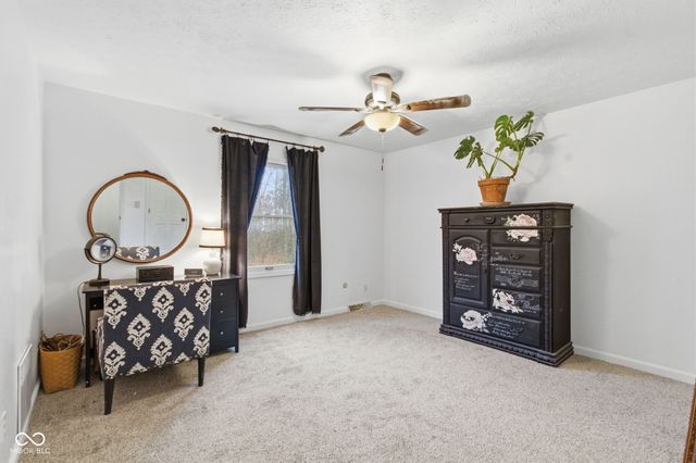 1113 Foxglove Court, Zionsville, IN 46077