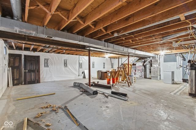 1113 Foxglove Court, Zionsville, IN 46077