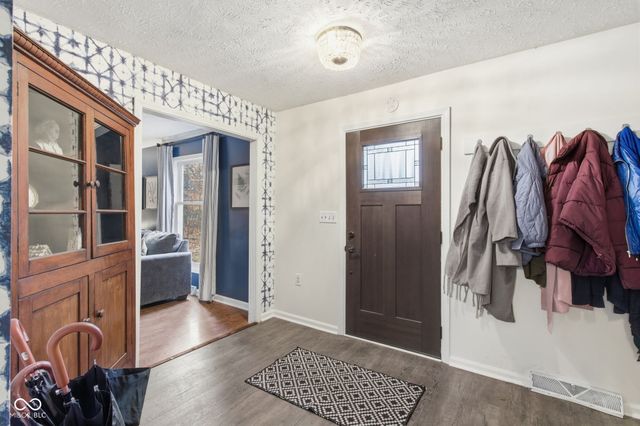 1113 Foxglove Court, Zionsville, IN 46077