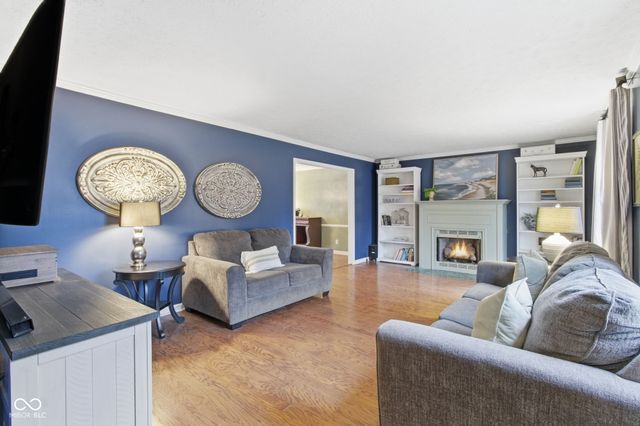 1113 Foxglove Court, Zionsville, IN 46077