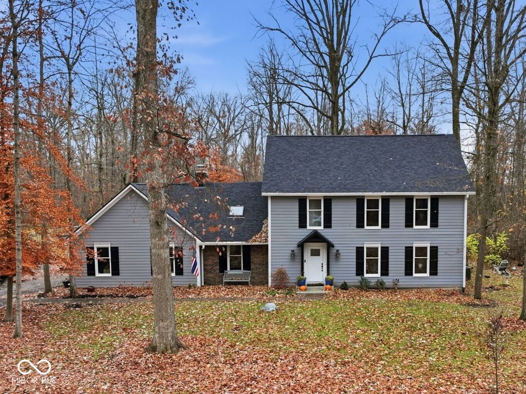 1113 Foxglove Court, Zionsville, IN 46077