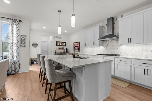 87 E Hartwick Dr, Montgomery Twp., NJ 08558