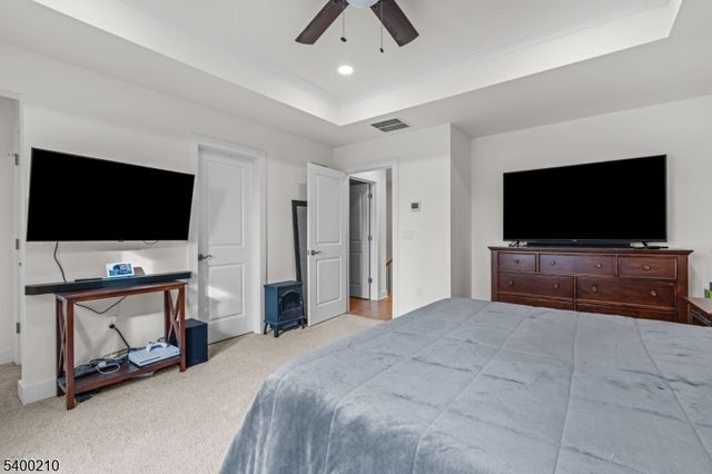 87 E Hartwick Dr, Montgomery Twp., NJ 08558