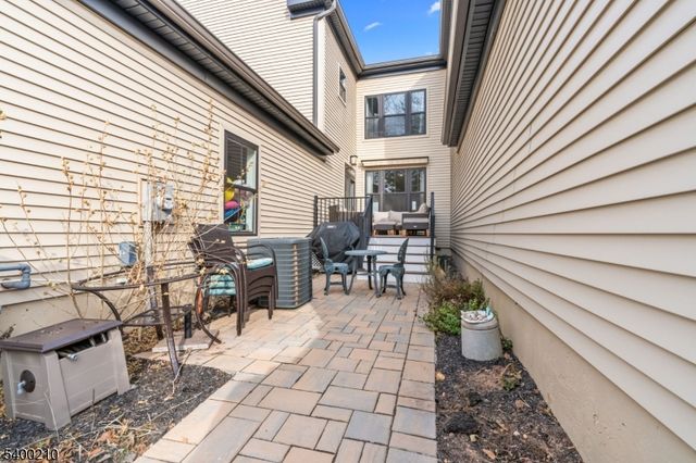 87 E Hartwick Dr, Montgomery Twp., NJ 08558