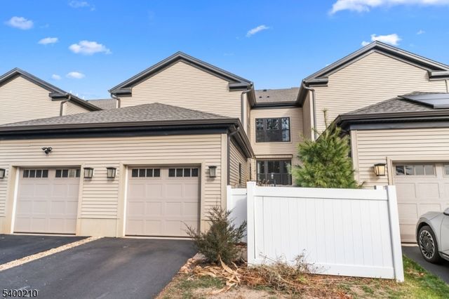 87 E Hartwick Dr, Montgomery Twp., NJ 08558