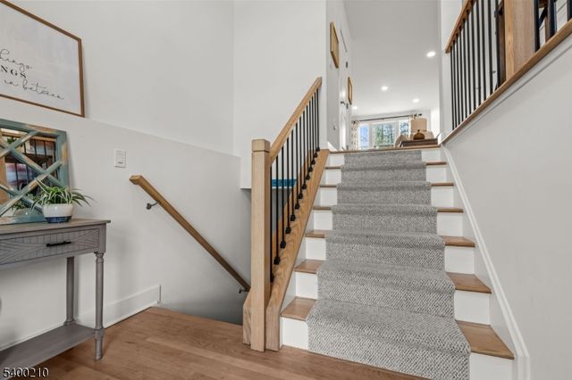 87 E Hartwick Dr, Montgomery Twp., NJ 08558