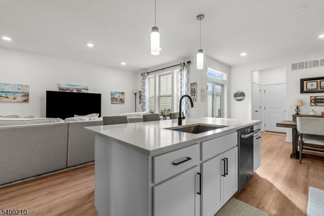 87 E Hartwick Dr, Montgomery Twp., NJ 08558