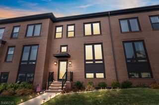 87 E Hartwick Dr, Montgomery Twp., NJ 08558