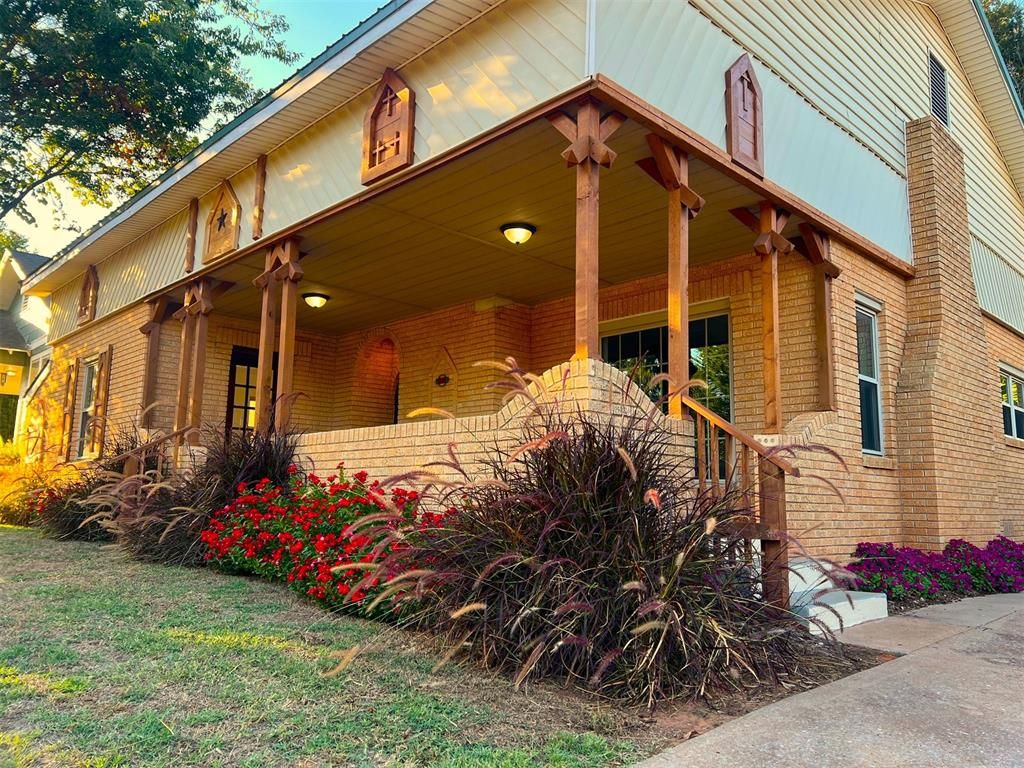 904 W Minnesota Avenue, Chickasha, OK 73018