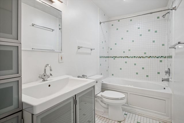 5226 Fleetwood Oaks Avenue 214, Dallas, TX 75235