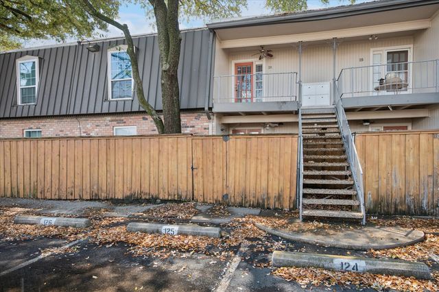 5226 Fleetwood Oaks Avenue 214, Dallas, TX 75235