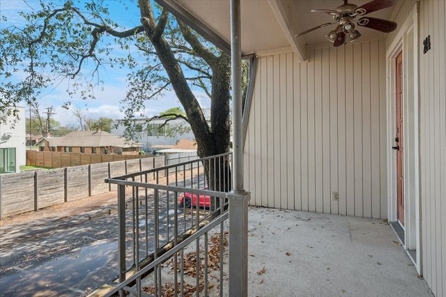 5226 Fleetwood Oaks Avenue 214, Dallas, TX 75235