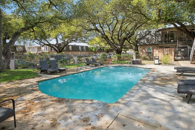 5226 Fleetwood Oaks Avenue 214, Dallas, TX 75235