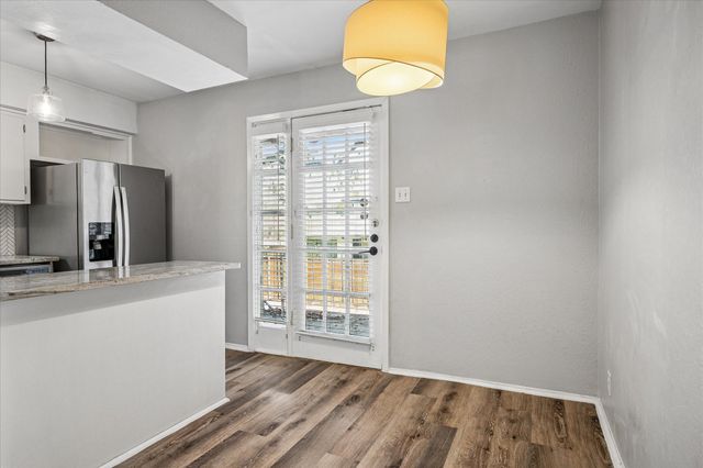 5226 Fleetwood Oaks Avenue 214, Dallas, TX 75235