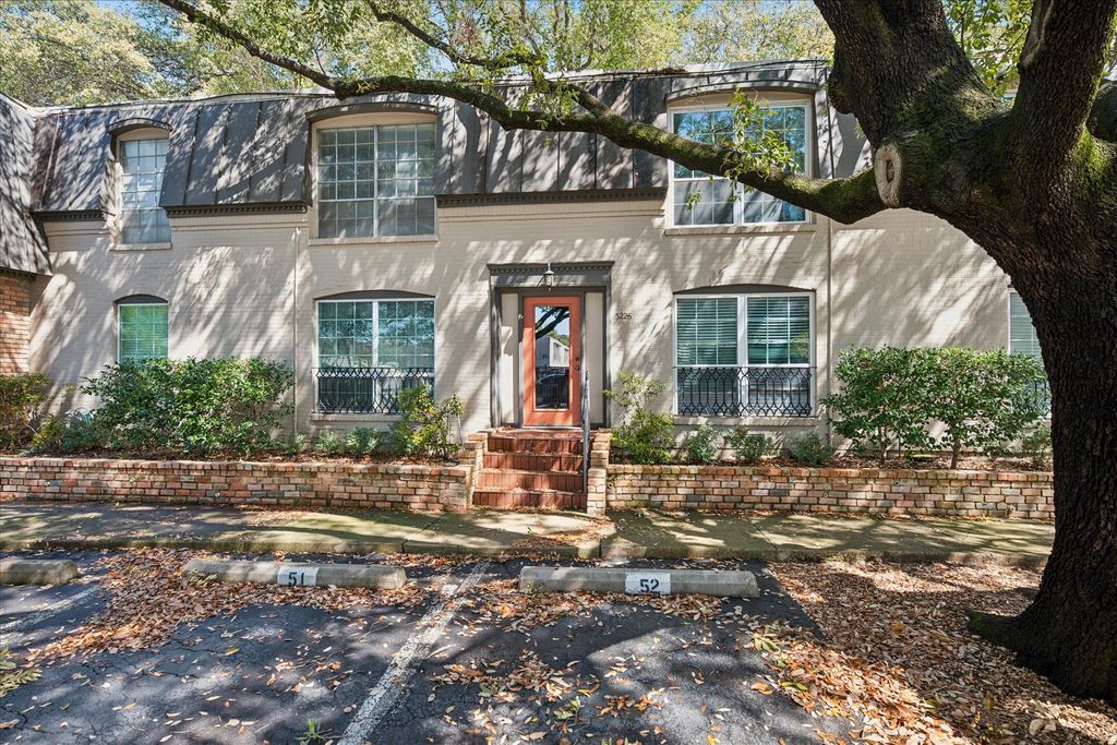 5226 Fleetwood Oaks Avenue 214, Dallas, TX 75235