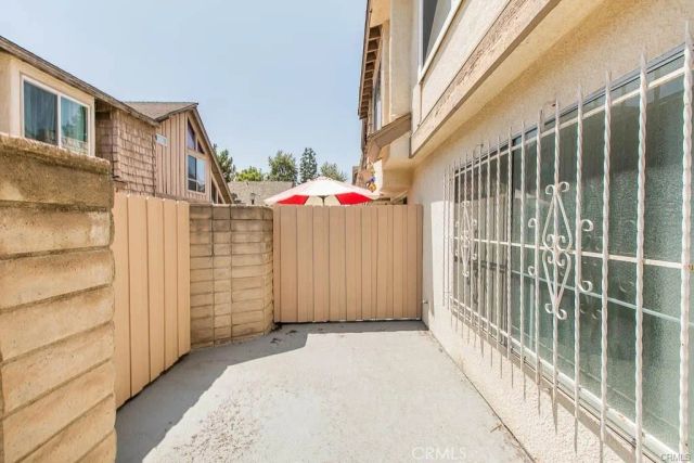 18631 Collins Street 30, Tarzana, CA 91356