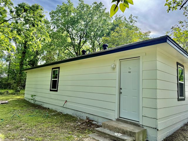 1114 Blackburn Street, Commerce, TX 75428