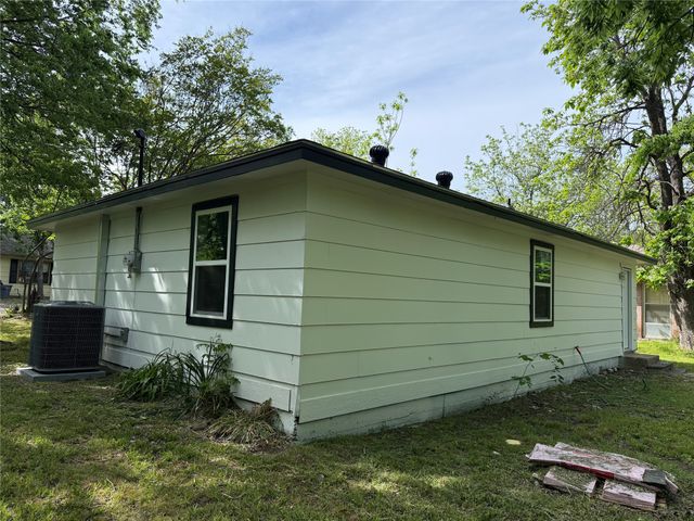 1114 Blackburn Street, Commerce, TX 75428