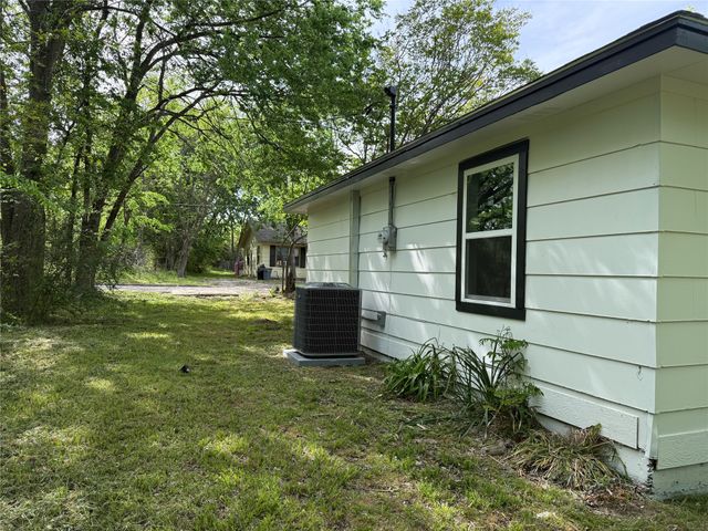 1114 Blackburn Street, Commerce, TX 75428