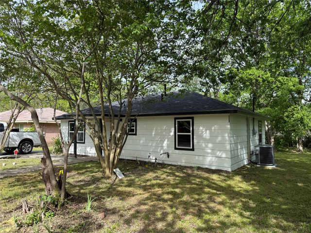 1114 Blackburn Street, Commerce, TX 75428