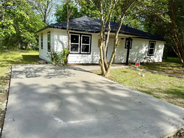 1114 Blackburn Street, Commerce, TX 75428