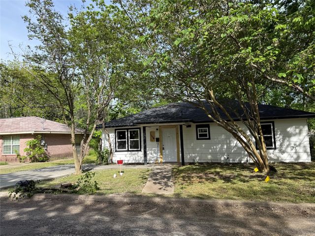 1114 Blackburn Street, Commerce, TX 75428