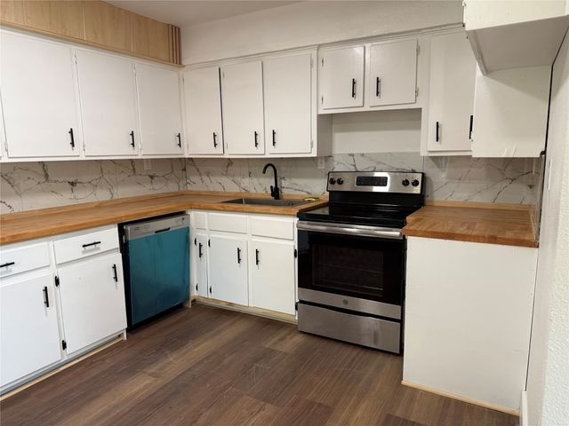 1114 Blackburn Street, Commerce, TX 75428