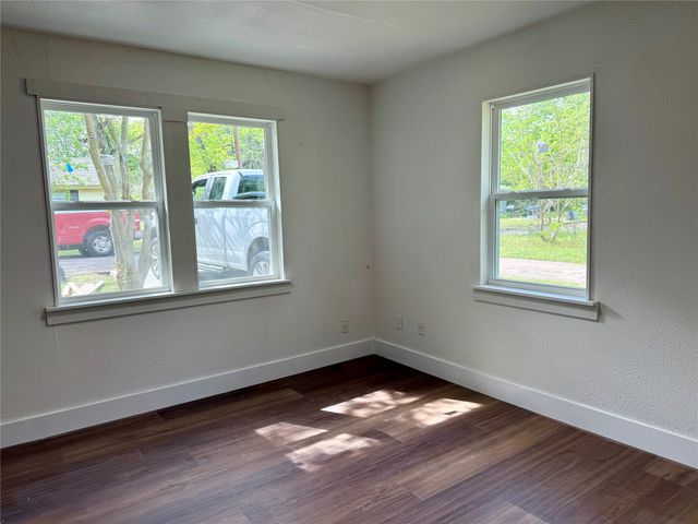 1114 Blackburn Street, Commerce, TX 75428
