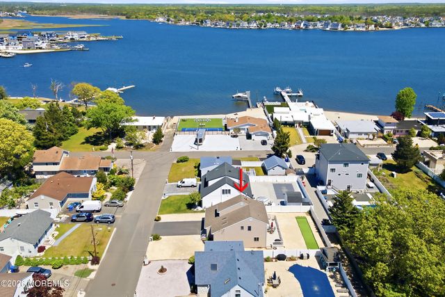 7 Crowder Drive, Toms River, NJ 08753