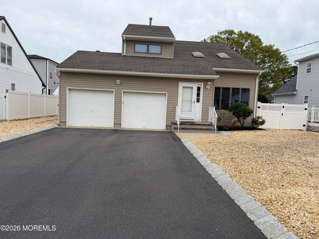 7 Crowder Drive, Toms River, NJ 08753