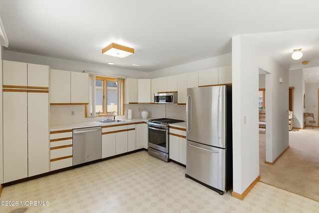 7 Crowder Drive, Toms River, NJ 08753