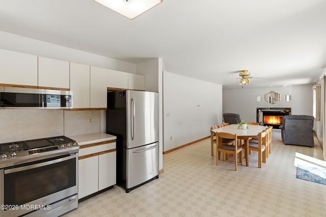7 Crowder Drive, Toms River, NJ 08753