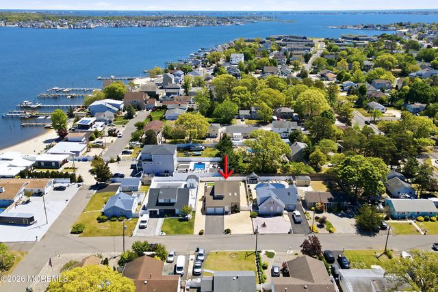 7 Crowder Drive, Toms River, NJ 08753