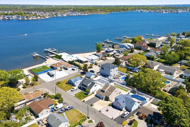 7 Crowder Drive, Toms River, NJ 08753